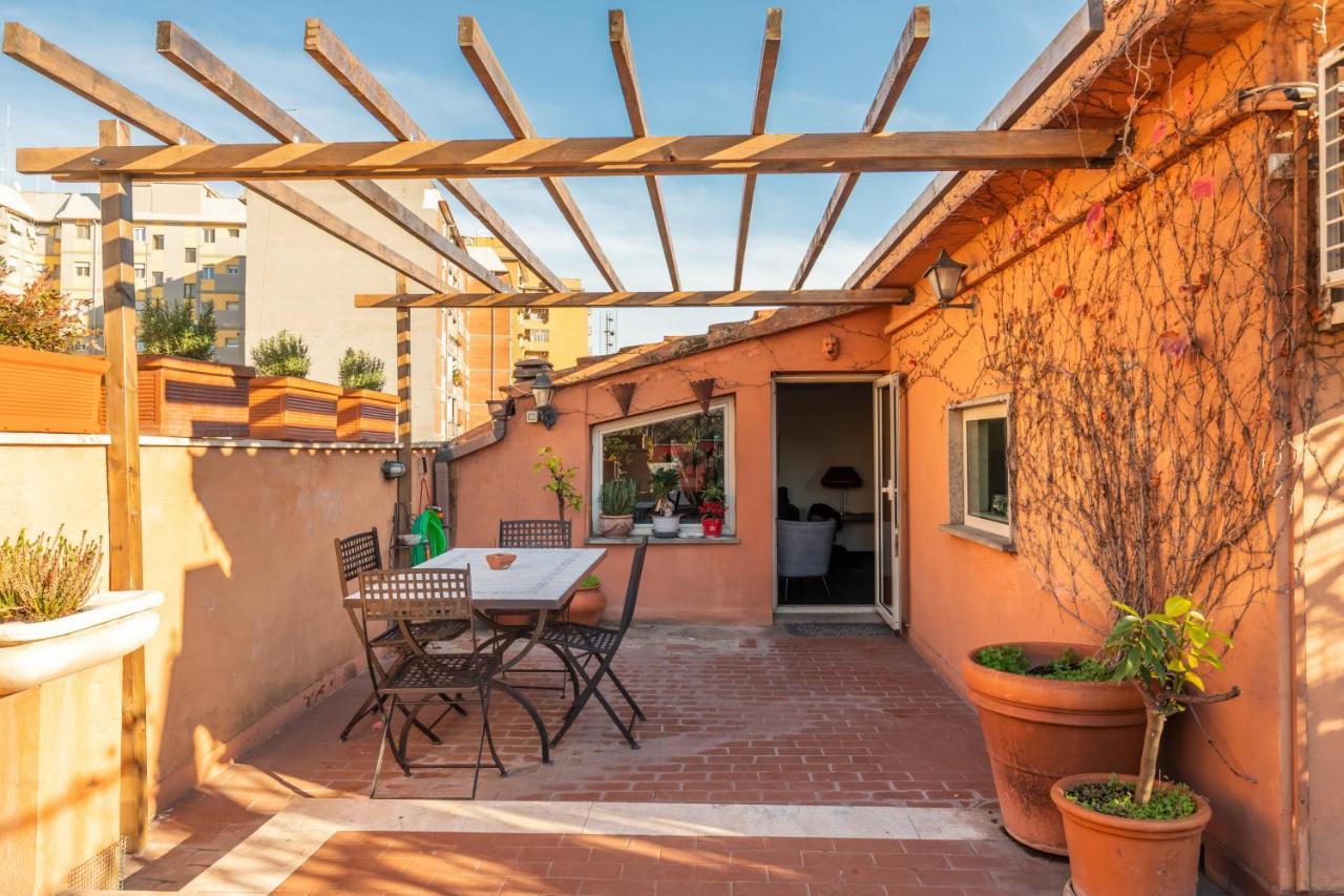Bright And Comfy Terraced Apartment In Trastevere Рим Экстерьер фото