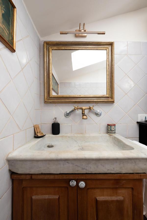 Bright And Comfy Terraced Apartment In Trastevere Рим Экстерьер фото