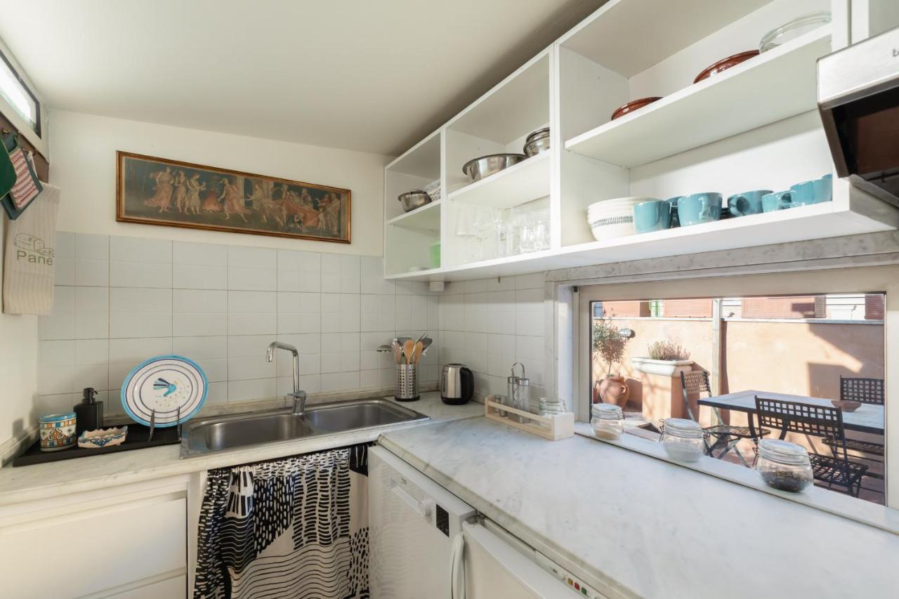 Bright And Comfy Terraced Apartment In Trastevere Рим Экстерьер фото
